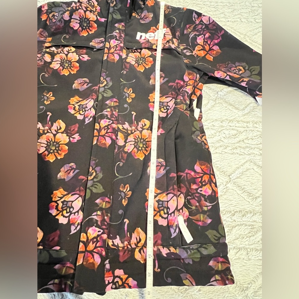 NEFF LUSH Softshell Jacket - Picture 4 of 8